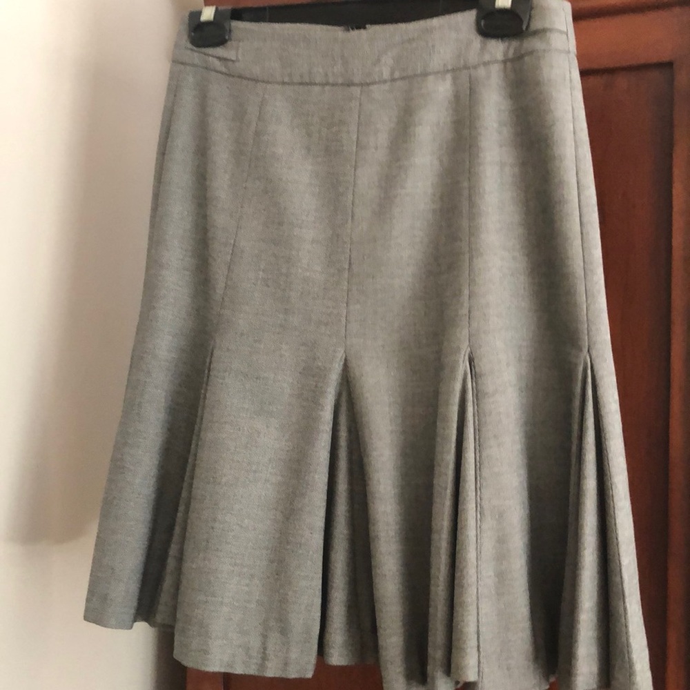 Pleated skirt perfect for office or night out.